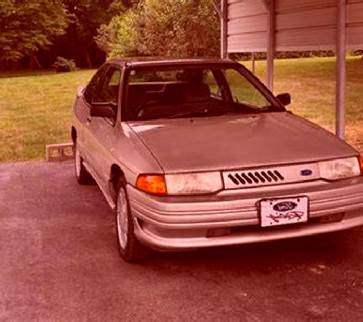 Miriam Hood model portrait