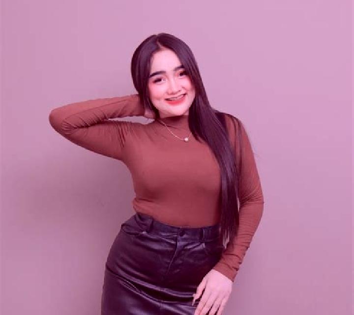 Nanis X model portrait