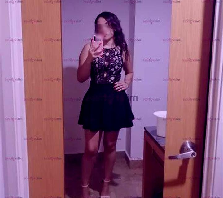 VikyVelez model portrait